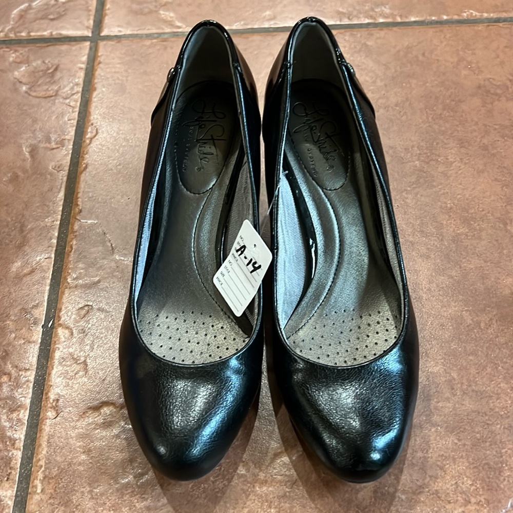 New Life stride heals black patent leather , soft system  flex
